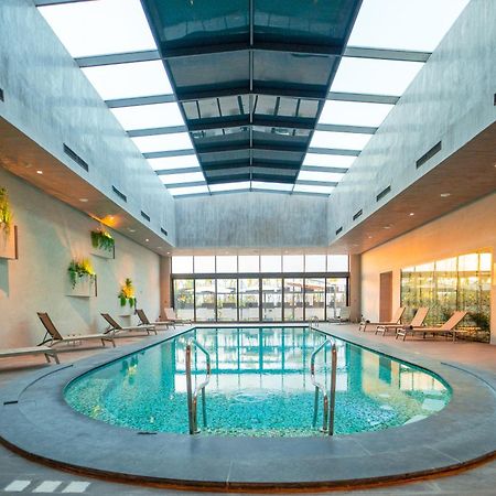 突尼斯莫凡彼酒店 外观 照片 The swimming pool at the hotel