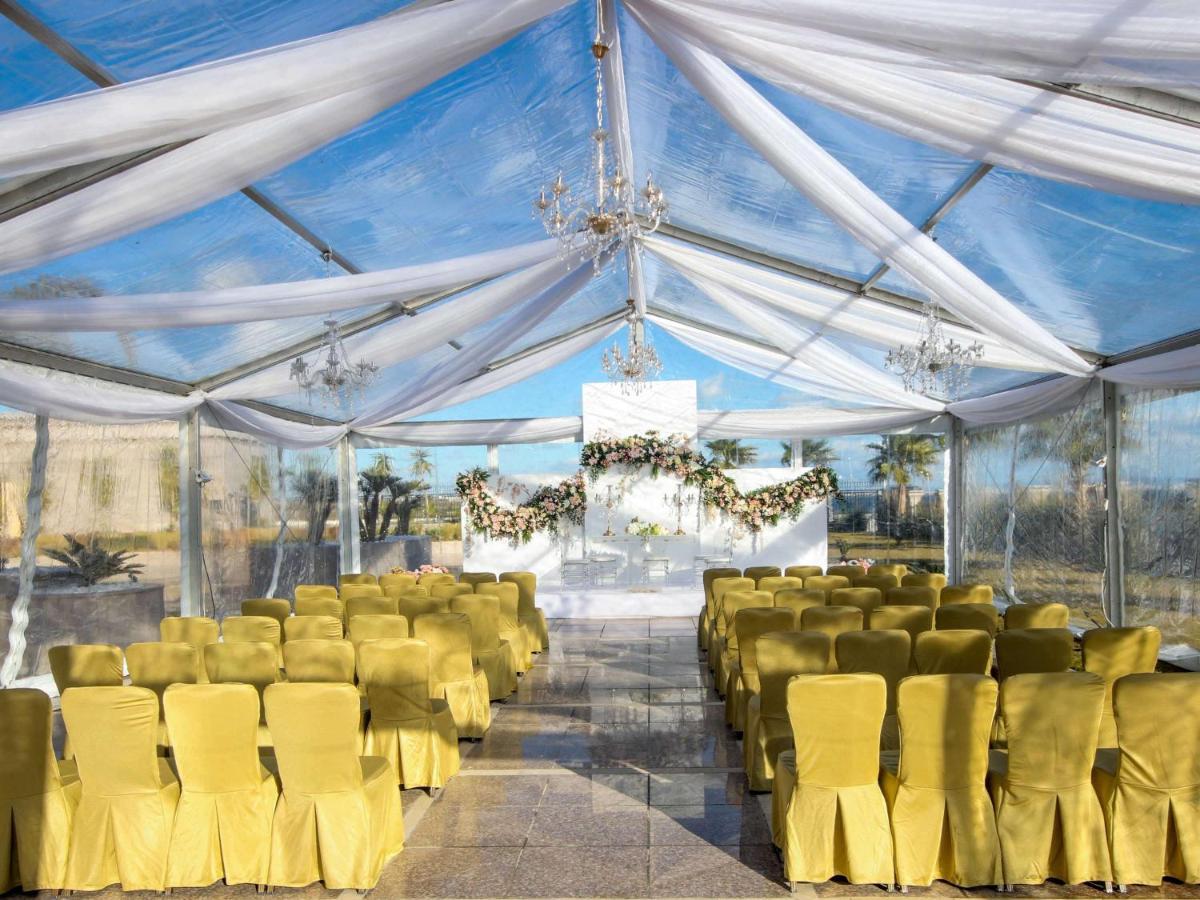 突尼斯莫凡彼酒店 外观 照片 Marquee tent
