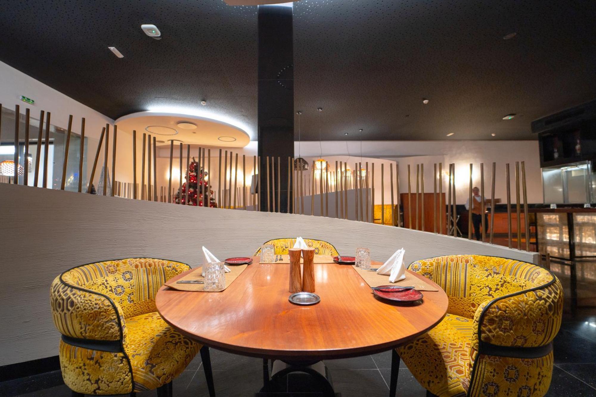 突尼斯莫凡彼酒店 外观 照片 Interior of the restaurant